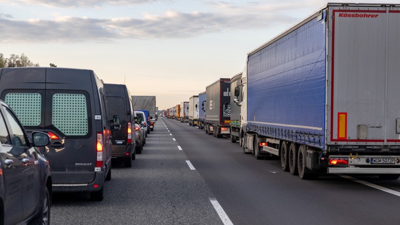 Samochody na dwóch pasach ruchu