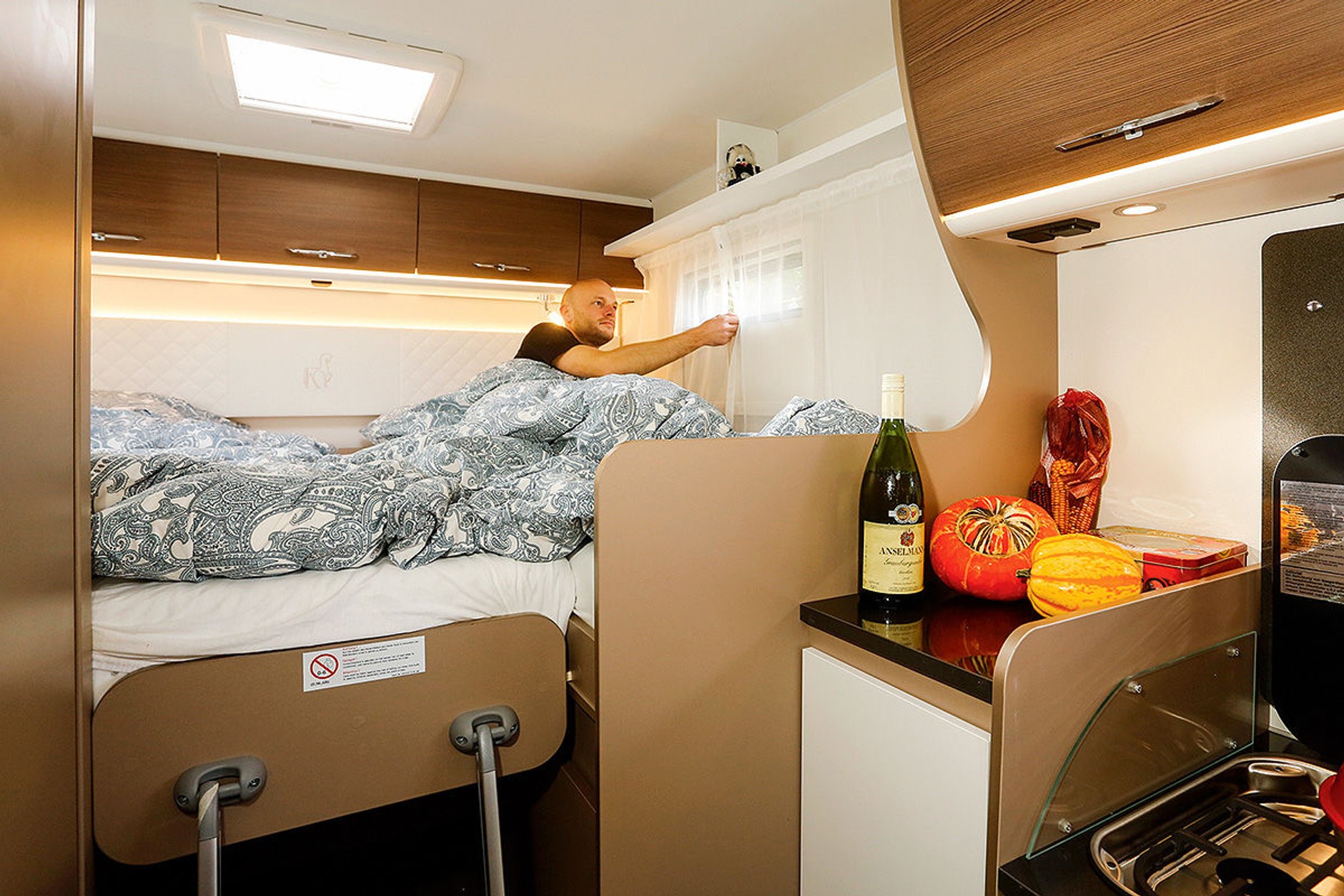 Porównanie czterech rodzajów kamperów (Etrusco I 6900 S)