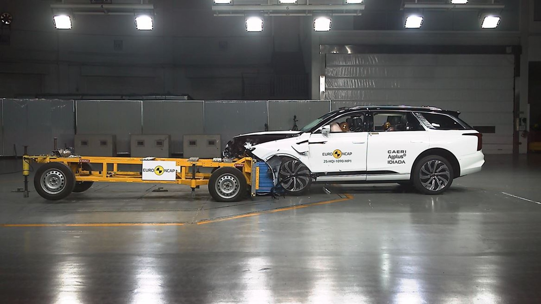 Crash test: Hongqi E-HS9 (2025)
