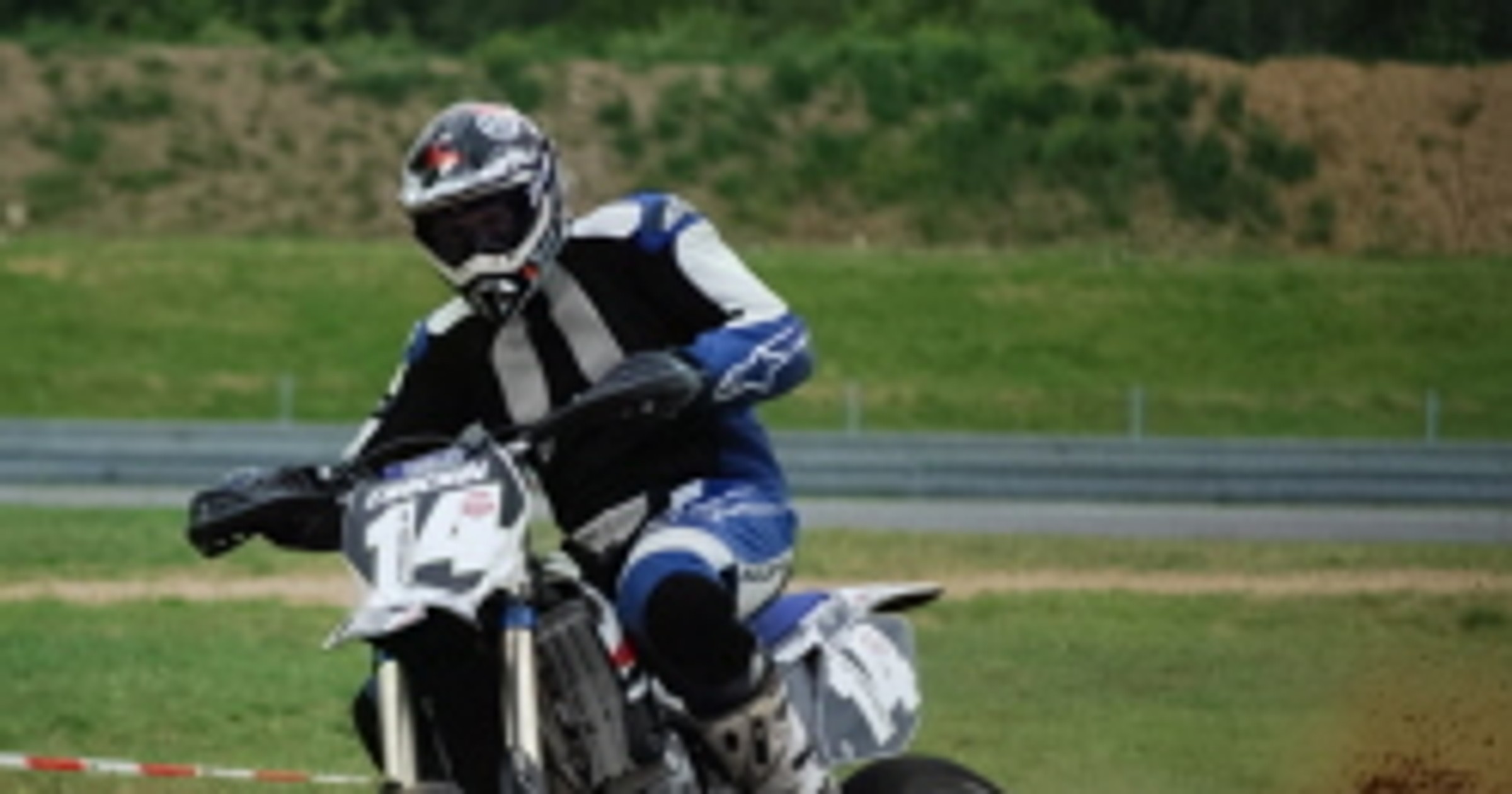 Wyścigi: ciekawe zmagania zawodników supermoto i na skuterach
