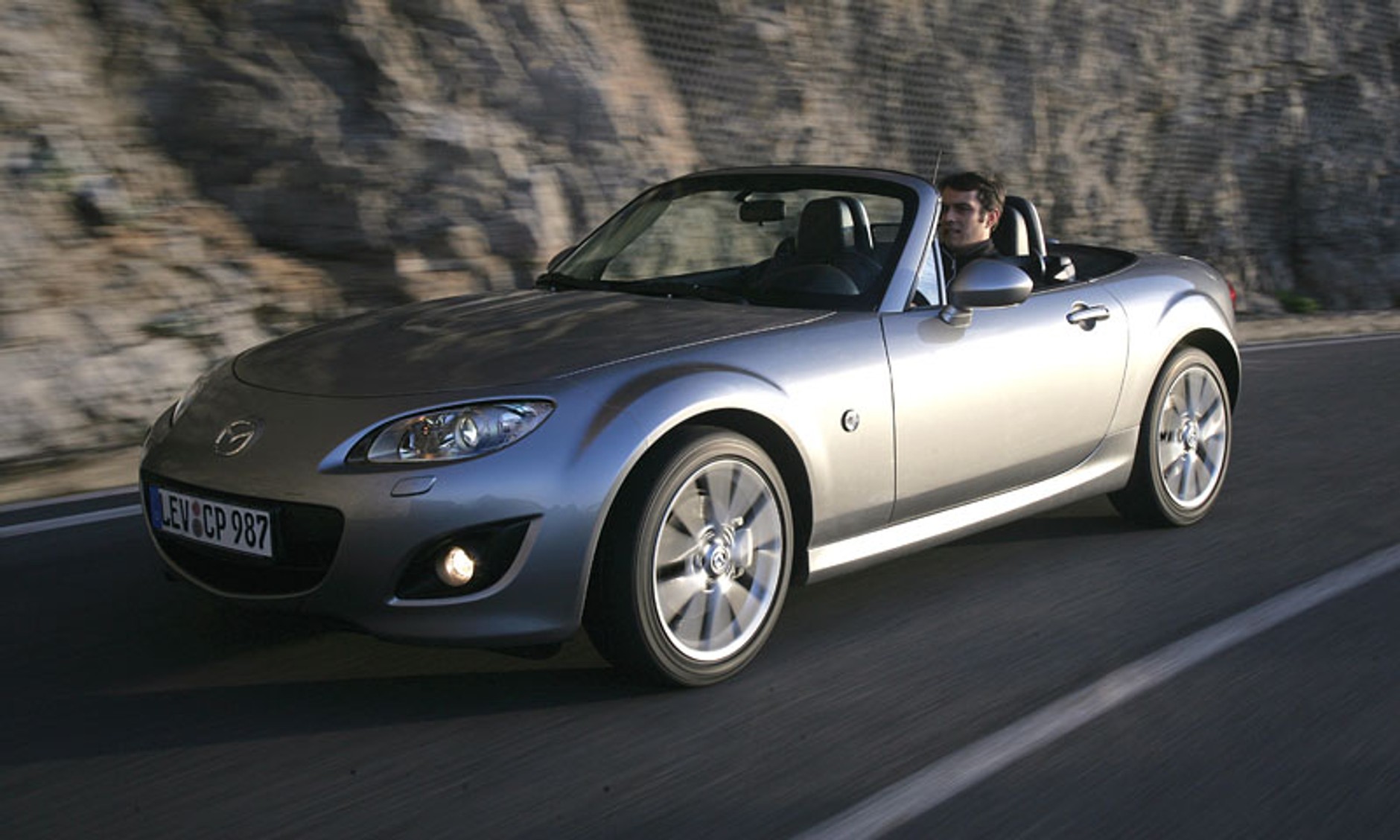 Mazda MX-5 Roadster Coupé: przyjemność przez 365 dni w roku