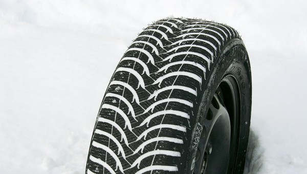 Pierwszy śnieg za pasem! Czy to już czas na wymianę opon?