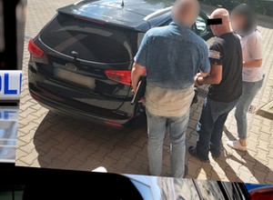 Był tak pijany, że nie miał siły dmuchnąć w alkomat
