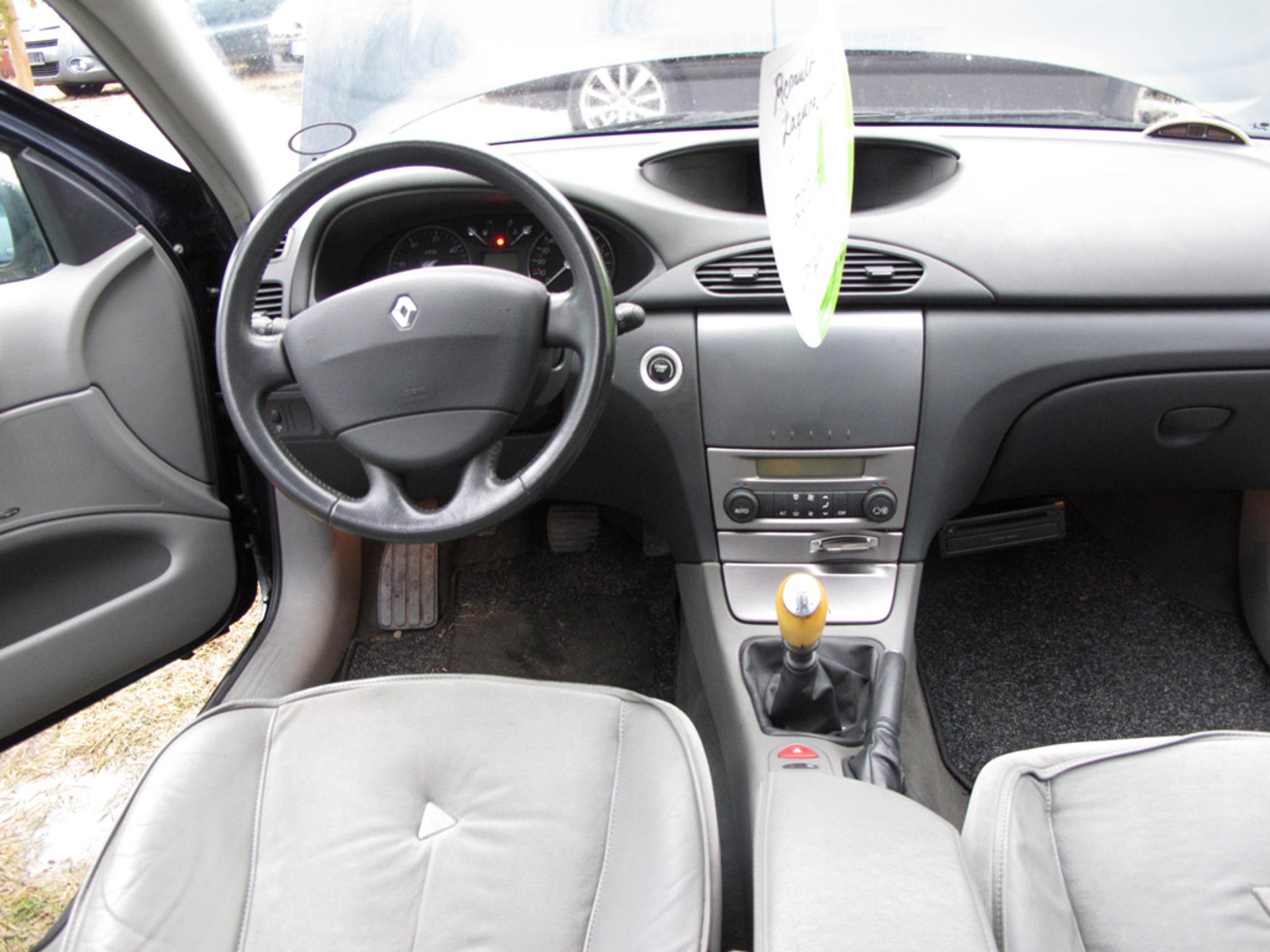 Szukamy auta z ogłoszenia: Laguna jak brytyjski szpieg udający Francuza