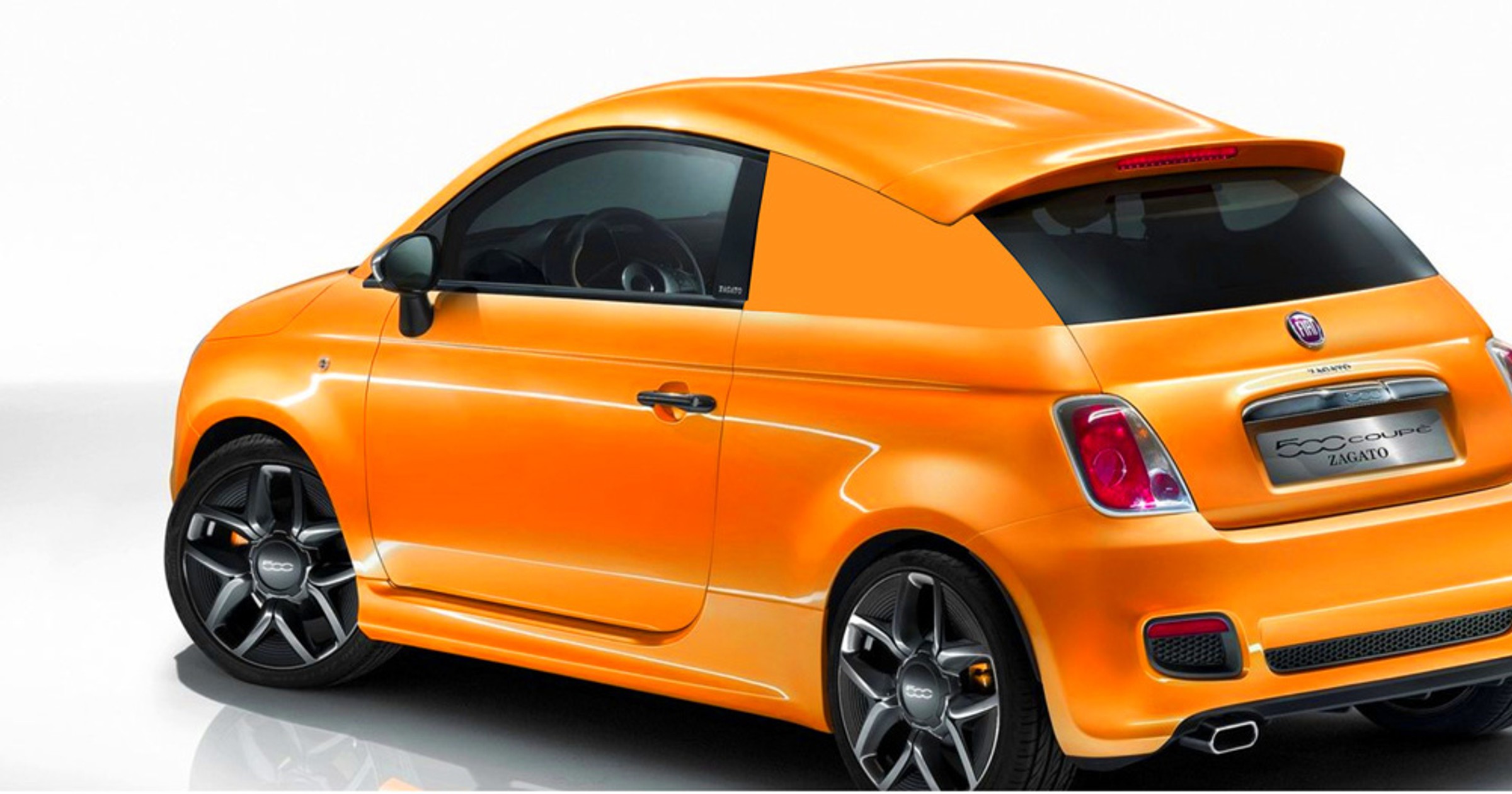 Ten Fiat 500 ma mało szyb, garbate nadwozie, napęd 4x4 i dłuuugą nazwę