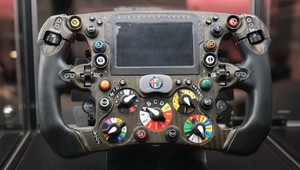 Zajrzeliśmy za kulisy F1. To właśnie tu powstają bolidy Alfa Romeo F1 Team Orlen