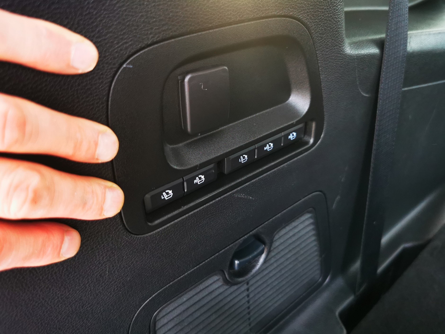 Ford S-Max z 2019 roku z przebiegiem 56 tys. km miał być idealny – elektryczne składanie siedzeń