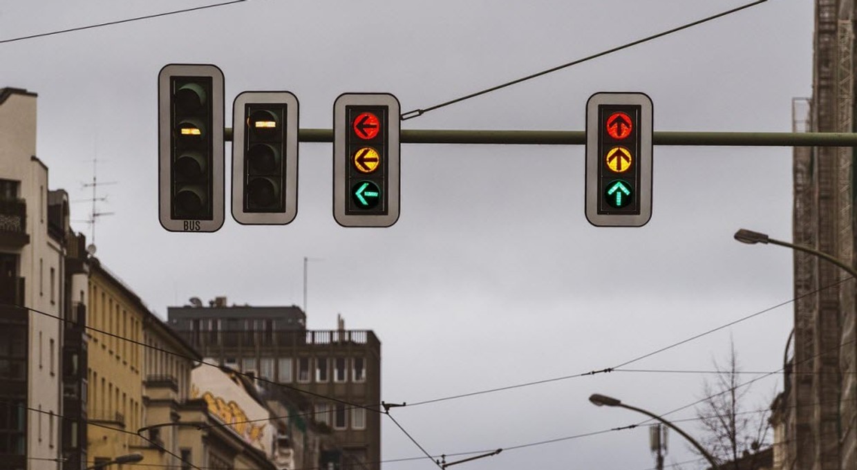 Pierwszeństwo na drodze - najważniejsze zasady, które każdy musi znać!
