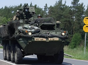 Od rana wojskowe pojazdy pojawiają się w całej Polsce. Przy drogach już stoją nowe znaki