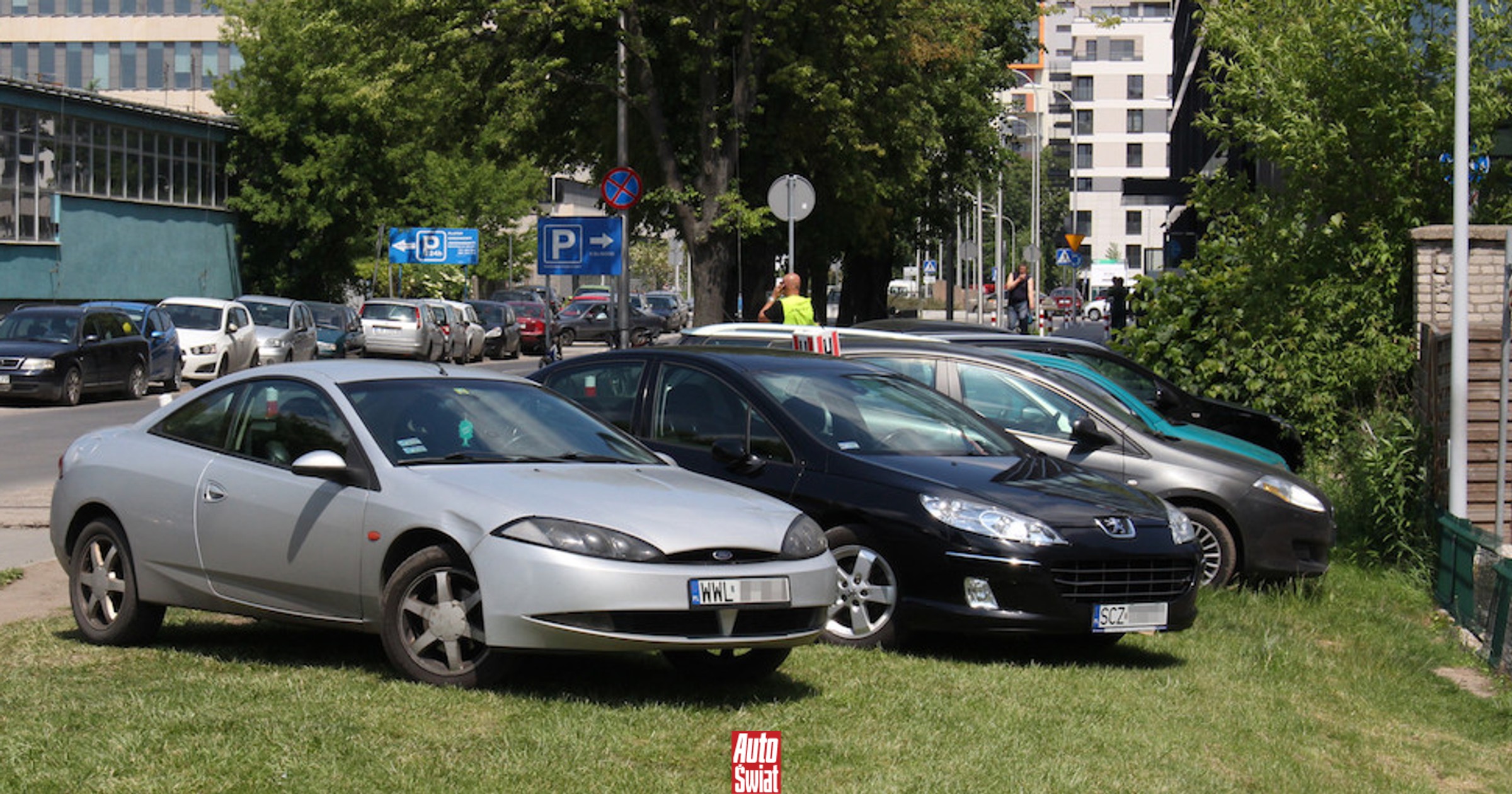 Nie tylko mandat, ale też pożar. Parkowanie na trawie w upał może doprowadzić do spalenia pojazdu