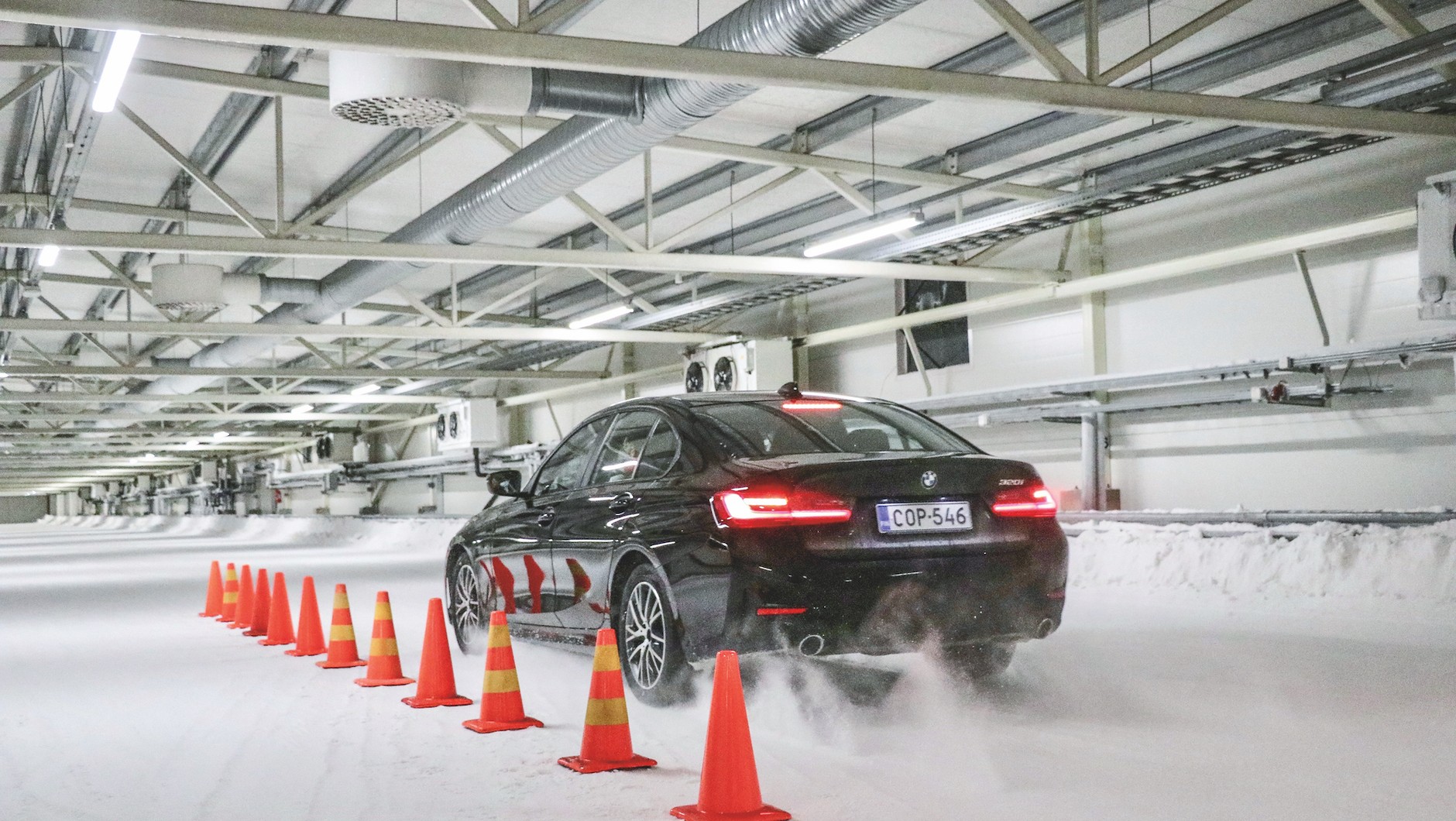 Test opon całorocznych w rozmiarze 225/50 R17