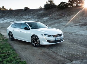 Peugeot 508 HYbrid i 3008 HYbrid4 Plug In – Peugeot umie w hybrydy