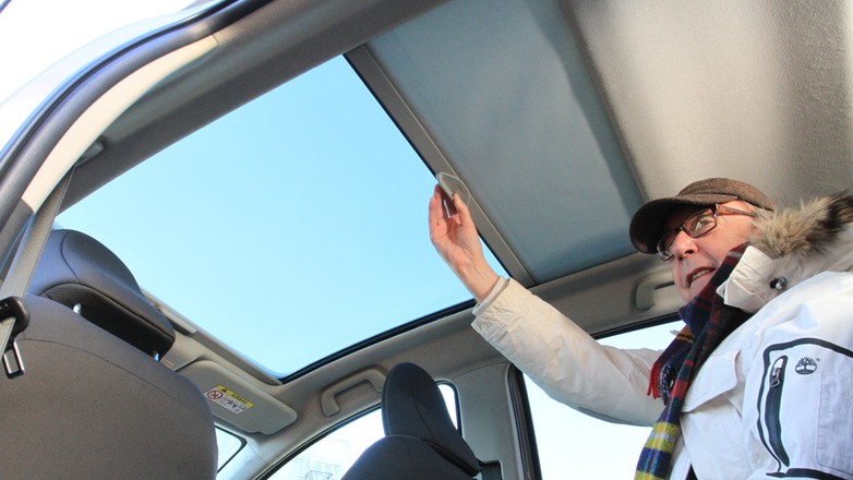 Pan Krzysztof nie był zachwycony wnętrzem Yarisa, ale uznał, że szklany dach znacznie je uatrakcyjnia