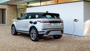 Range Rover Evoque i Land Rover Discovery Sport P300e, czyli trzycylindrowe hybrydy plug-in