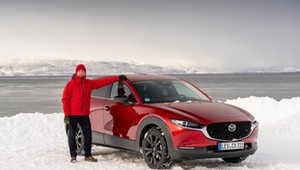 Jeździłem Mazdą CX-30 zasilaną paliwem przyszłości