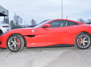 Spektakularne zatrzymanie na granicy z Białorusią. Na lawecie przewożono Ferrari