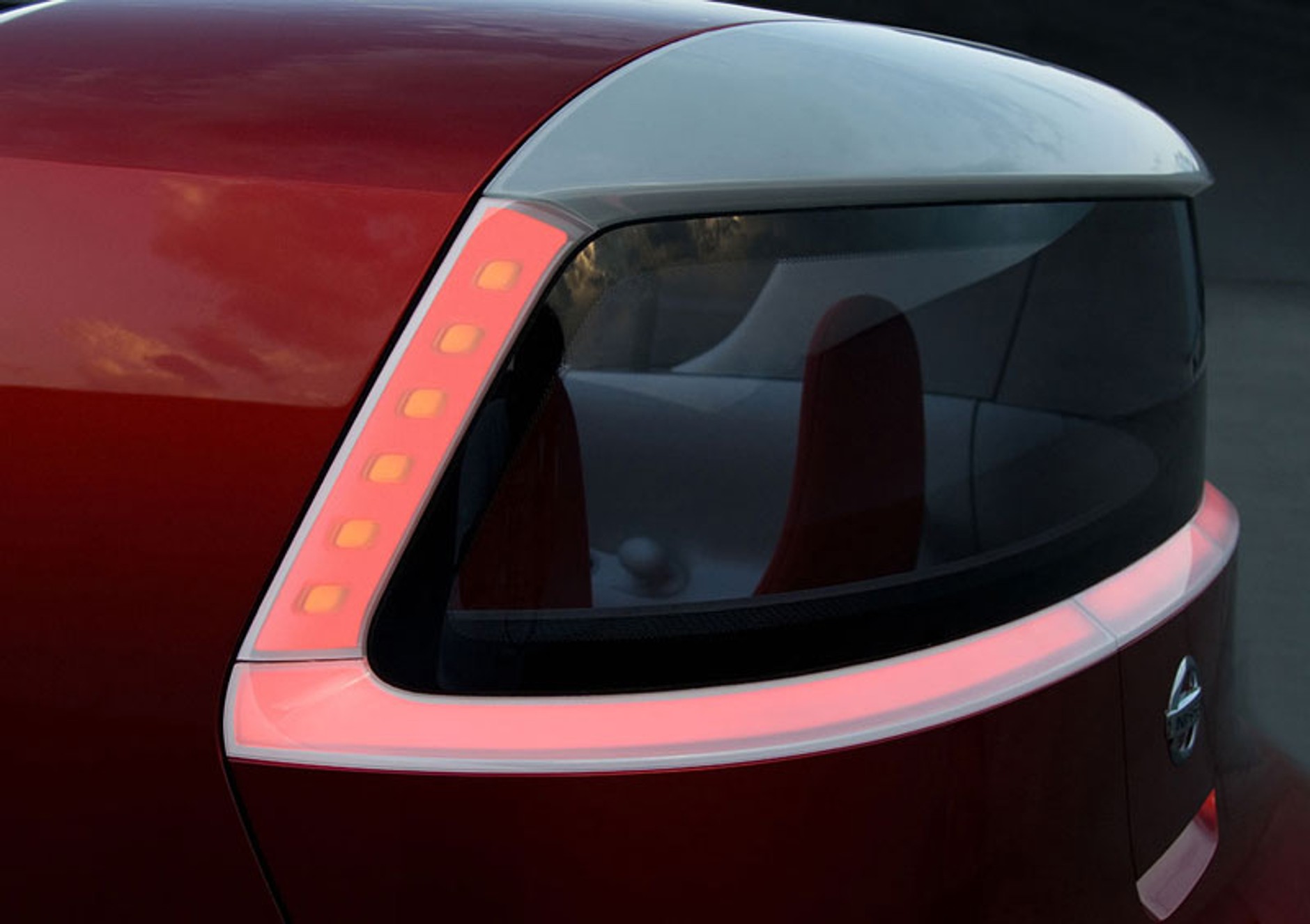 Nissan Round Box: roadster o kształcie zaokrąglonego sześcianu