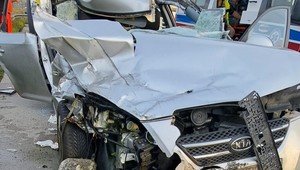 Policjant widział wypadek na A4 i ruszył do rozbitego auta. Nikt inny się nie zatrzymał