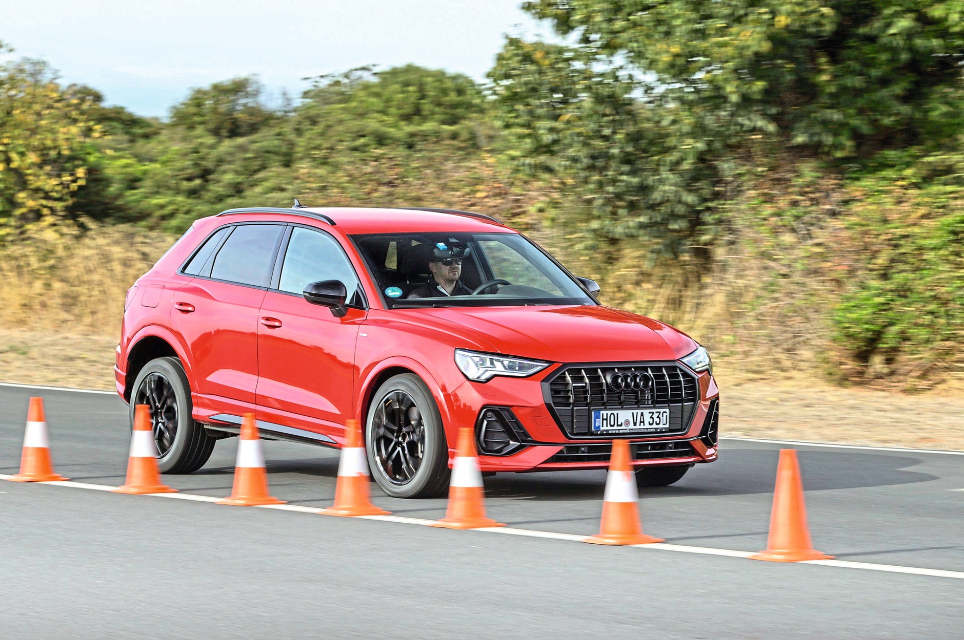 Na suchej nawierzchni próby hamowania wypadły rewelacyjnie. 