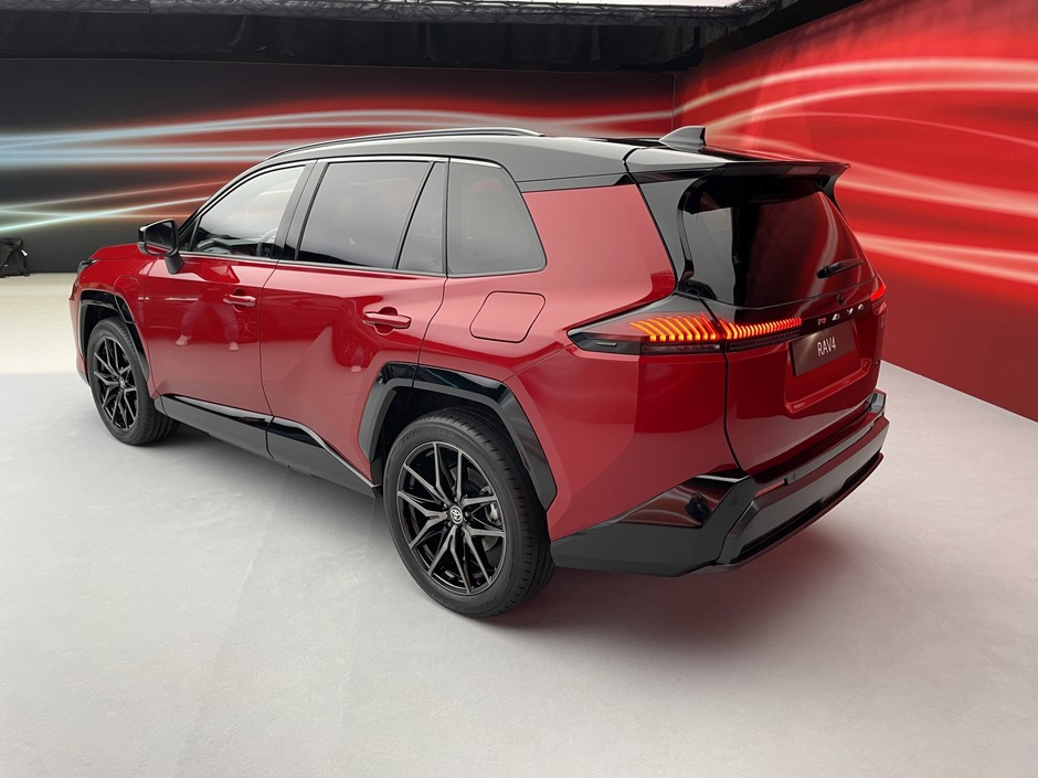 Nowa Toyota RAV4 GR Sport (2025)