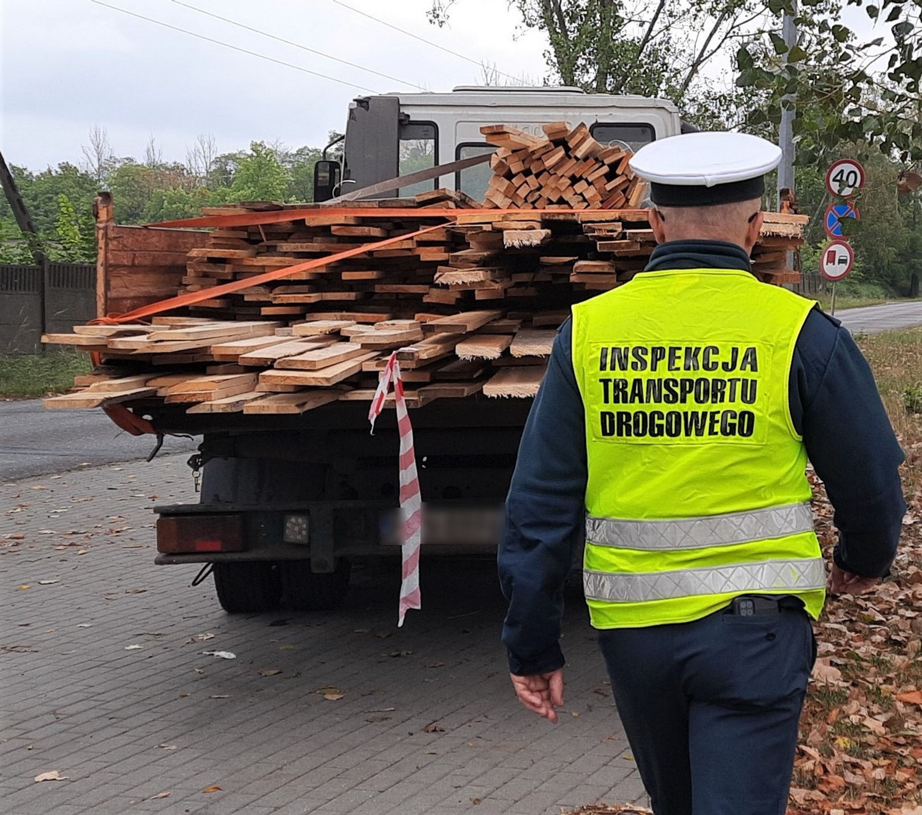 Niesprawna ciężarówka wyeliminowana z ruchu. Jaką karę zapłaci kierowca?