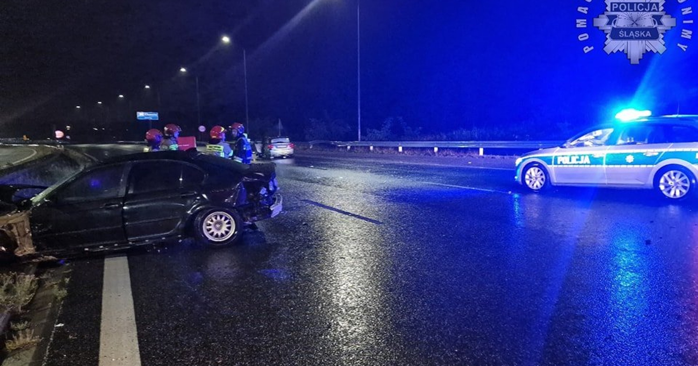 Kierowca wysiadł z BMW na autostradzie i zginął