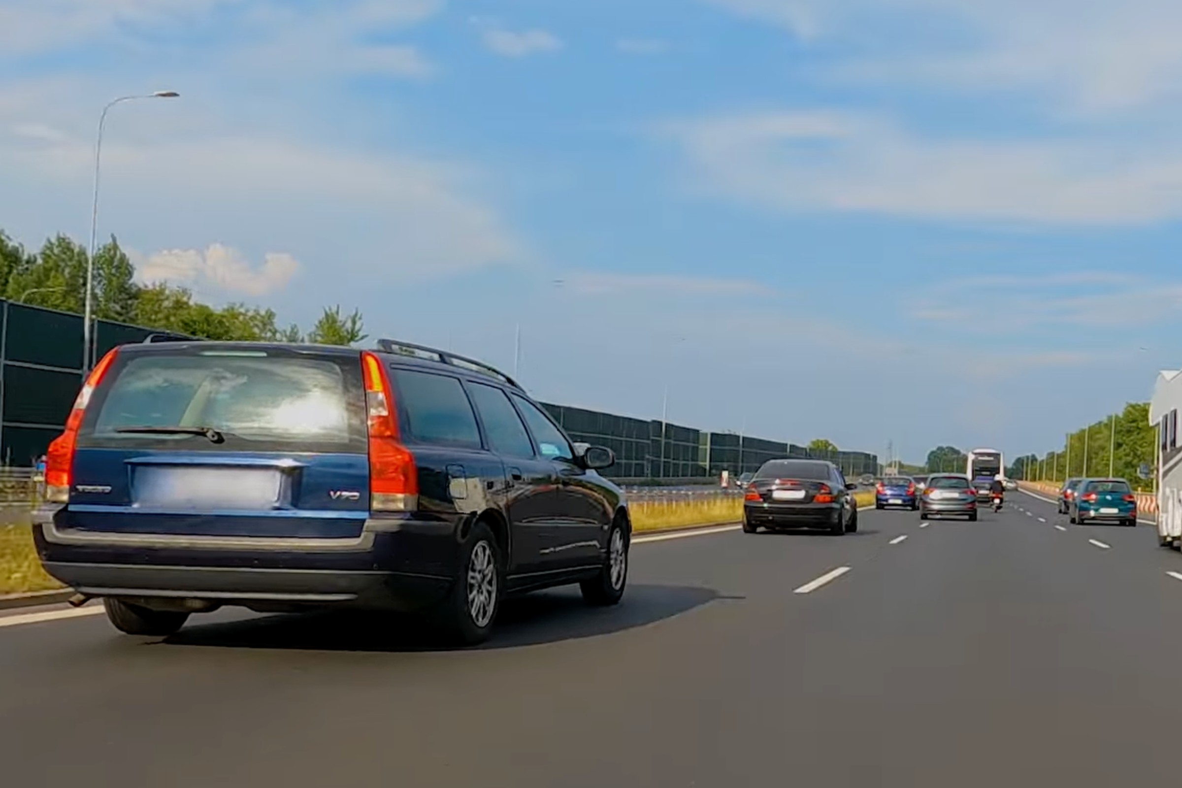 Tak jeździmy, iż się odechciewa siadać za kółko. Znów wróciłem z autostrady i znów to samo