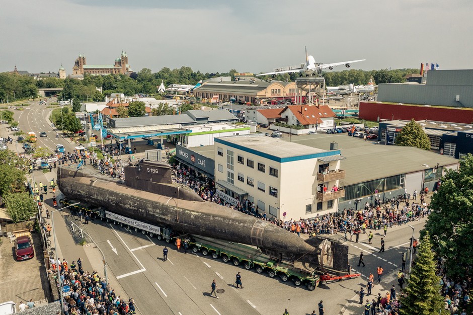 Transport 500-tonowego okrętu podwodnego drogami Niemiec