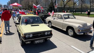 Auta z PRL opanowały Chicago. Wystąpiły w wielkim pochodzie. Mamy zdjęcia 