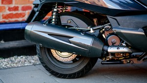 Jeśli kupisz taki motocykl, zamiast jeździć, możesz pójść siedzieć. W ogłoszeniach jest ich mnóstwo