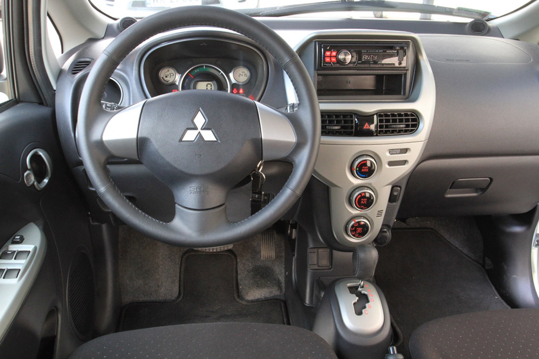 Mitsubishi i-MiEV: czyli, podróż w poszukiwaniu gniazdka