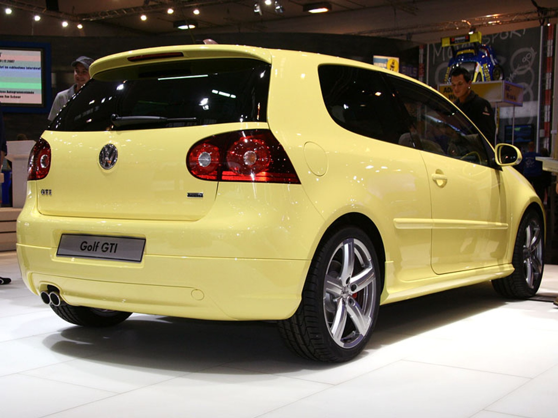 Essen Motor Show 2007 - Latające maszyny i piękne modelki (fotogaleria 2)