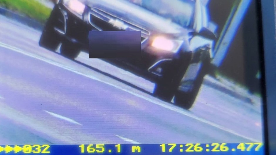 Obraz pochodzący z serwisu https://inowroclaw.policja.gov.pl/kb9/informacje/wiadomosci/148948,Drogowka-namierzyla-chevroleta-za-predkosc.html