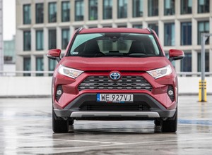 Nowa używana Toyota RAV4 2.5 Hybrid. Sprawdzamy, czy warto kupić SUV-a z Japonii
