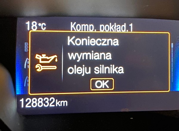 "Konieczna wymiana oleju silnika". Czy trzeba od razu wezwać lawetę?
