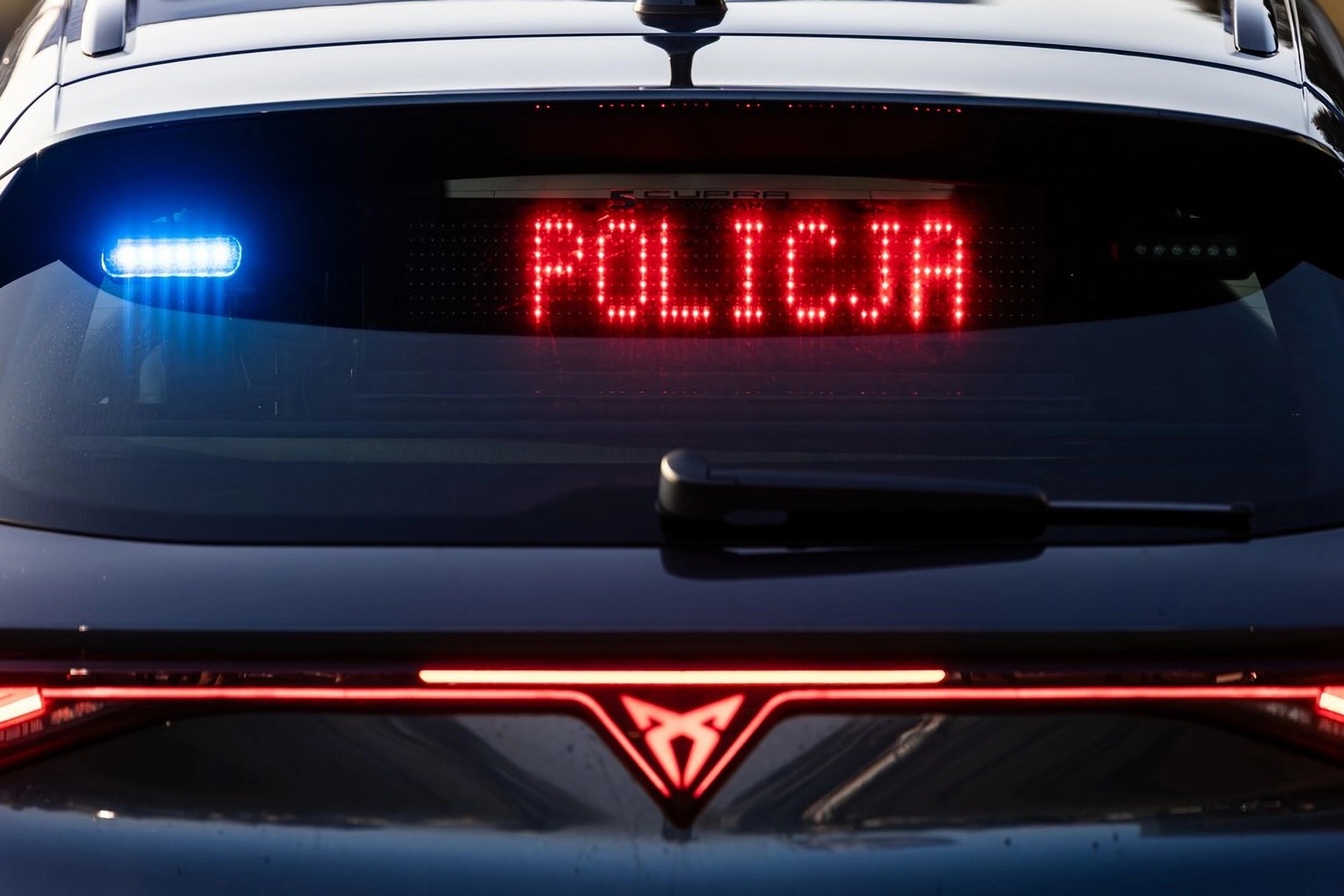 Policja ma dziwne nieoznakowane radiowozy. To chińskie auta? Znasz ten model od lat