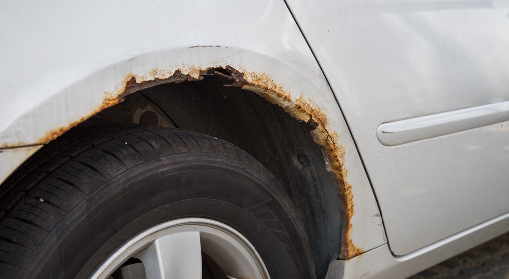 Rdza na samochdzie -  zdjęcie ilustracyjne