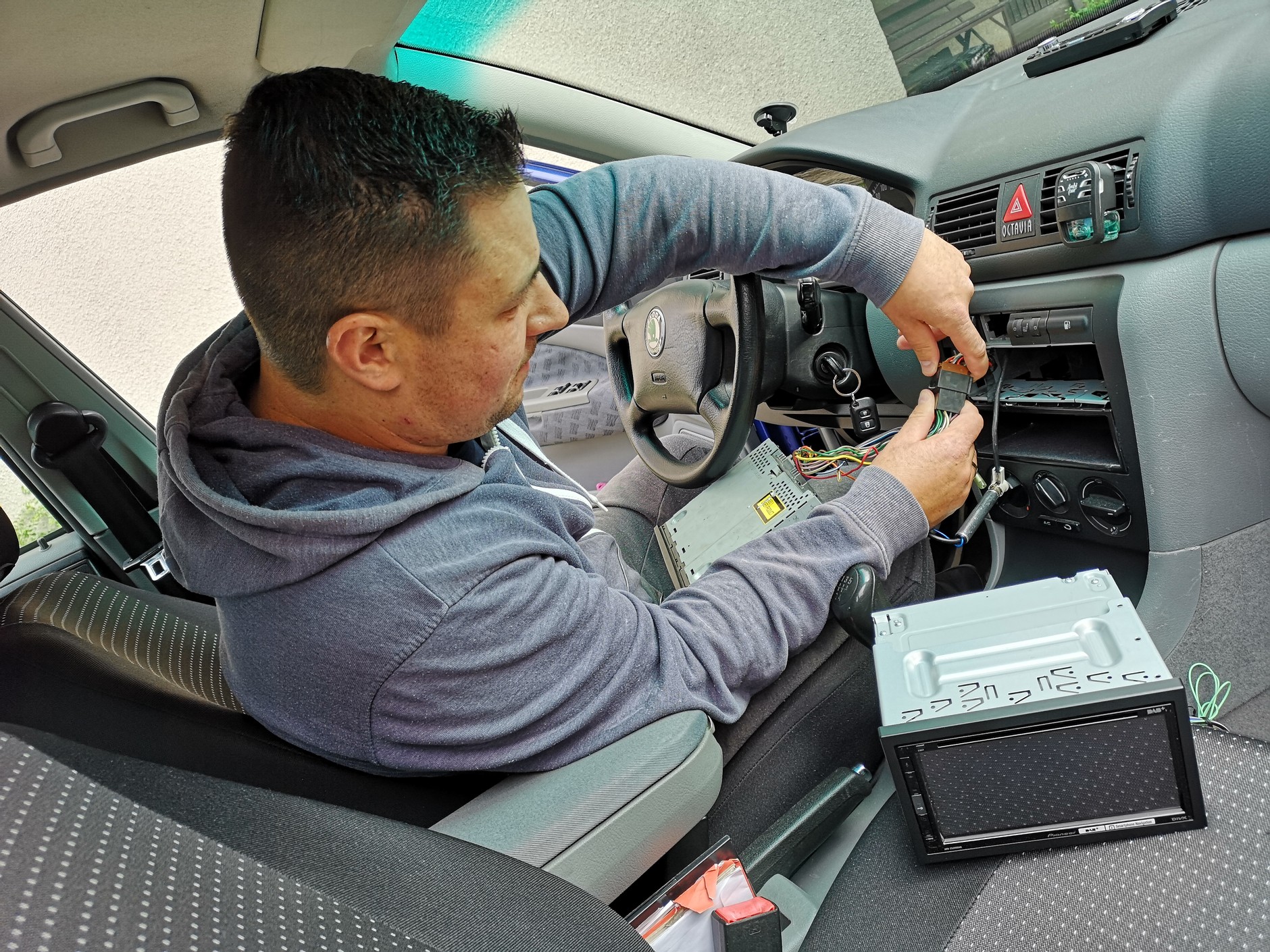 Test Pioneer AVH-Z5200DAB