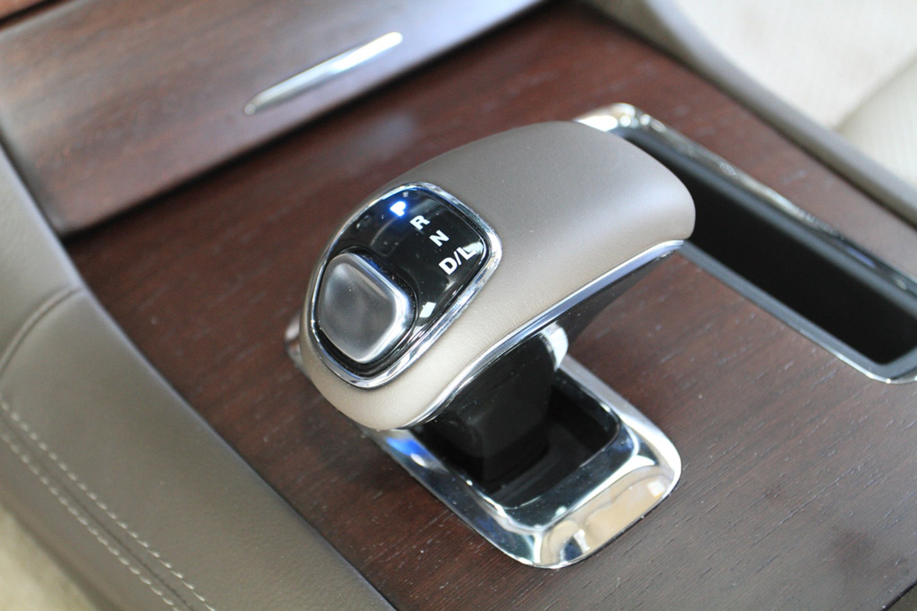 Test Lancii Thema: męski typ, damskie logo