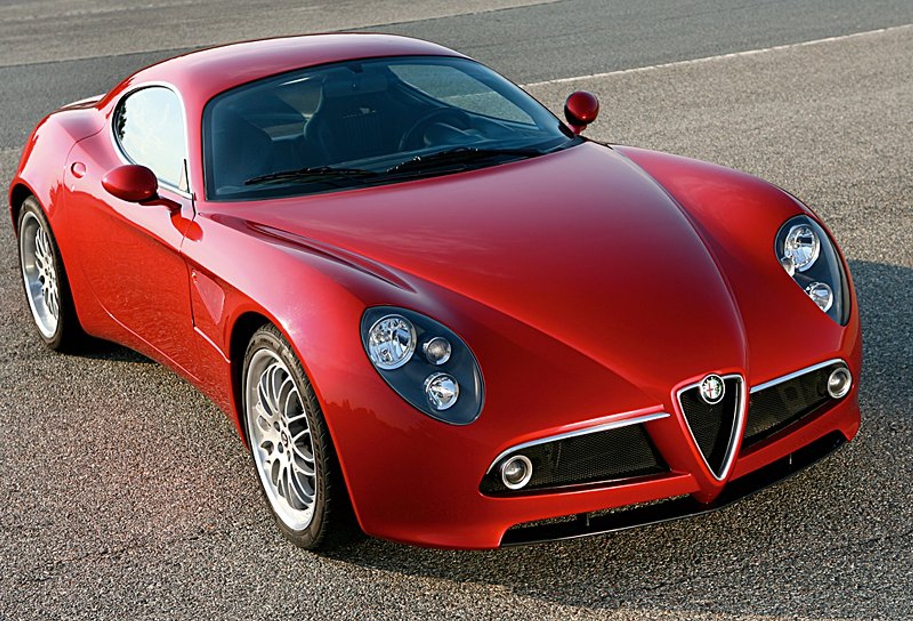 Paryż: Alfa Romeo 8c Competizione oficjalnie!