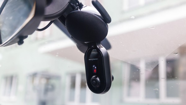 To urządzenie przenosi samochód w nową erę. Nextbase IQ jest jak Anioł Stróż kierowców
