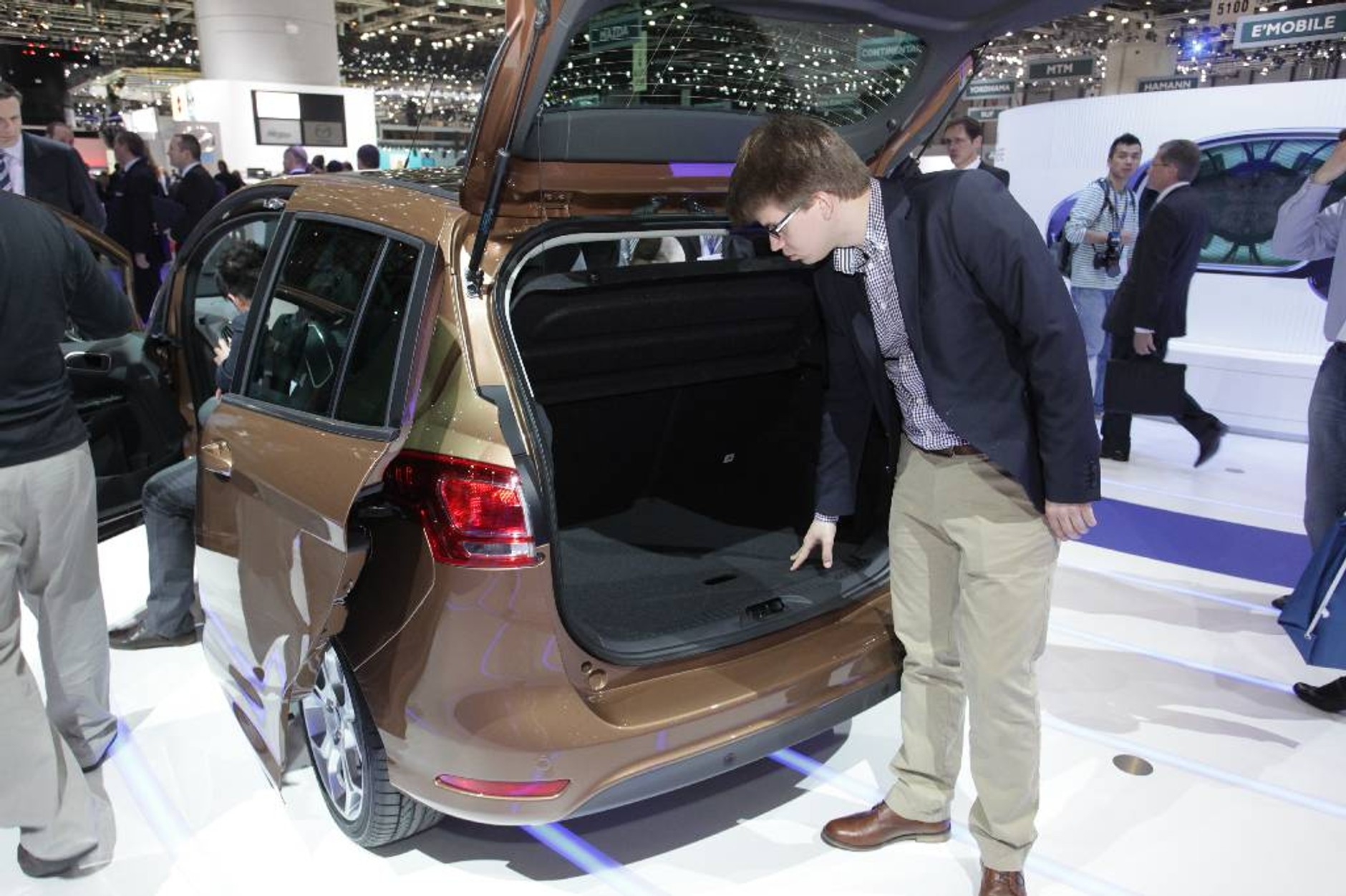 Ford B-Max: nowy, praktyczny mieszczuch