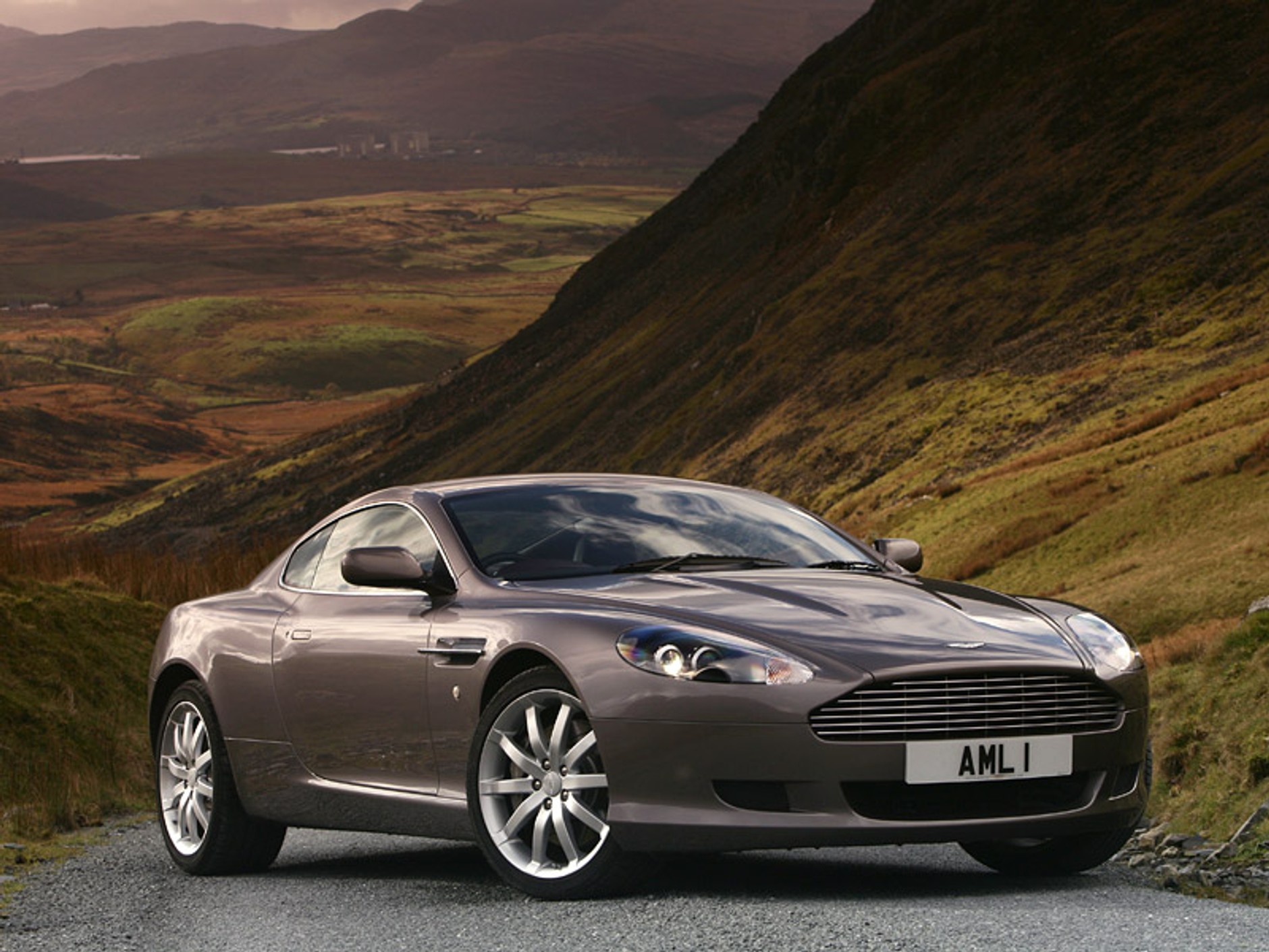 Aston Martin DB9: wymarzony samochód Brytyjczyków