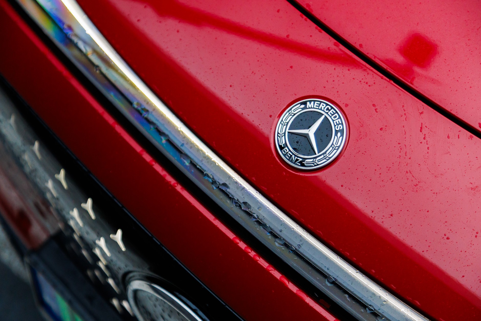 Mercedes CLA to pierwszy model zgodny z filozofią Niemców, w której auta spalinowe i elektryczne wyglądają tak samo. Tu jednak elektromobilność jest najważniejsza