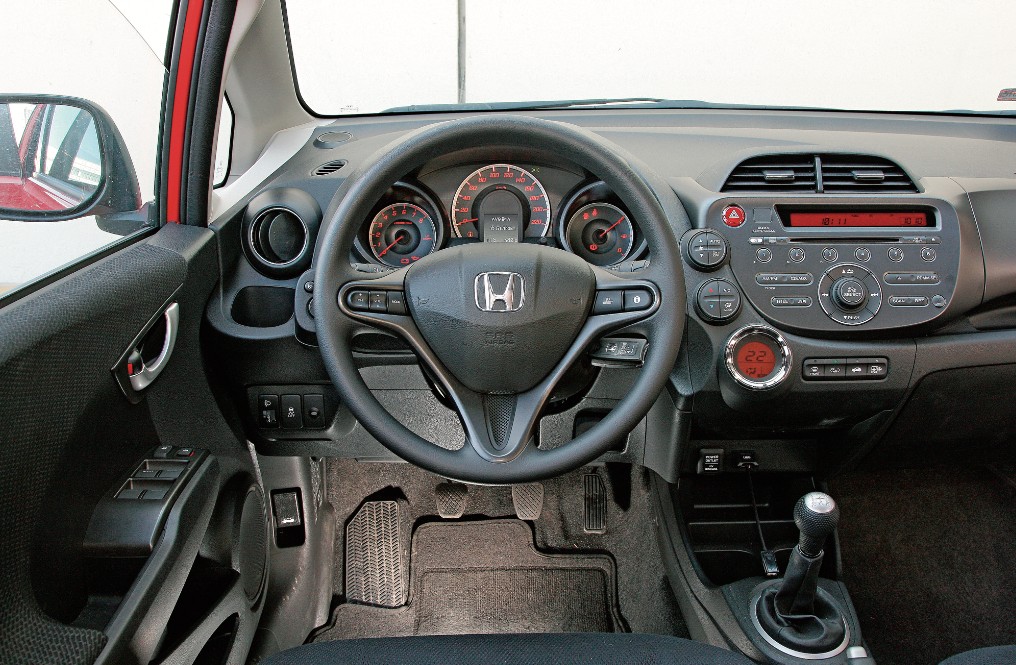 Prosta obsługa Hondy to jej kolejna zaleta, do tego w środku ma się wrażenie, jakbyśmy siedzieli w vanie