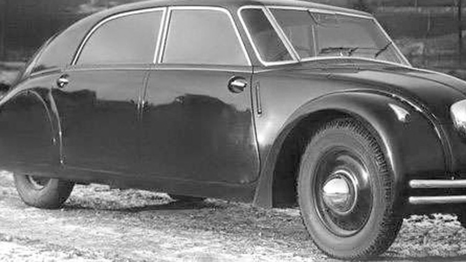 Tatra T77:  limuzyna z płetwą grzbietową