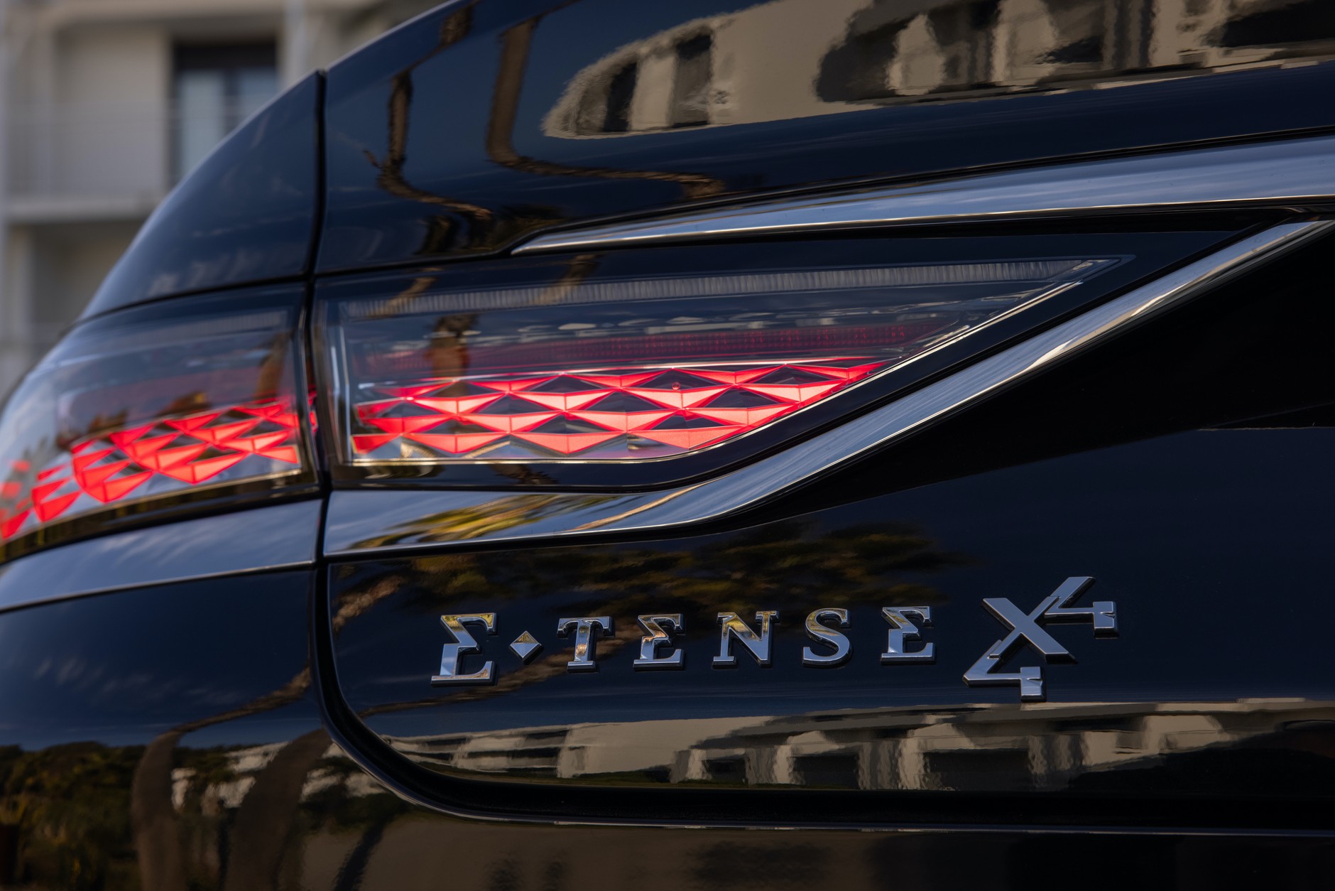 DS 9 E-Tense: 250 2WD i 360 4x4