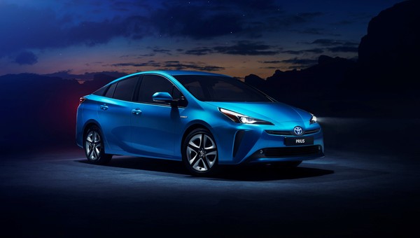 Toyota Prius - kiedyś najpopularniejsza hybryda, dziś prawie się nie sprzedaje. Ale za rok wszystko się może zmienić!