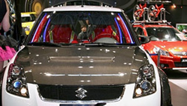 Suzuki Swift X Concept: czarno-biały hothatch