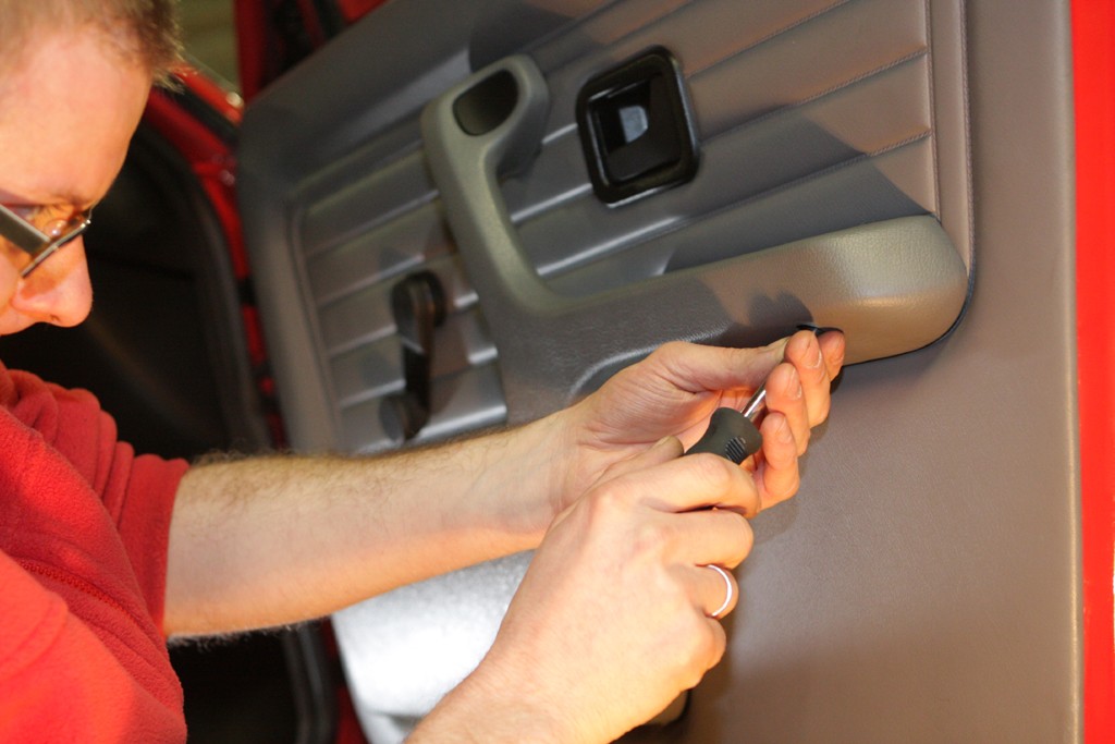 Wyciszanie auta krok po kroku. Zobacz jak skutecznie poprawić komfort podróżowania.